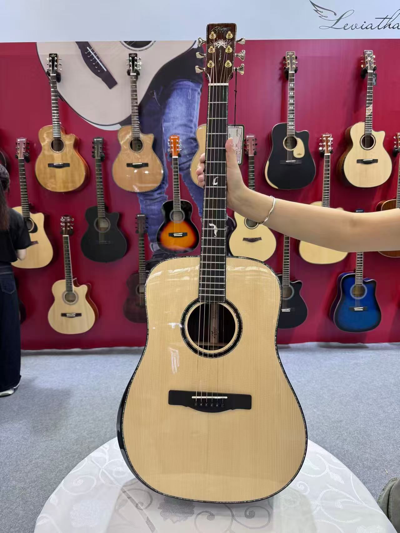 Chinese Factory Direct Sale M-500D All Solid Guitar Witn 41 Inches Solid Europe Spruce Top Acoustic Guitar Wholesale
