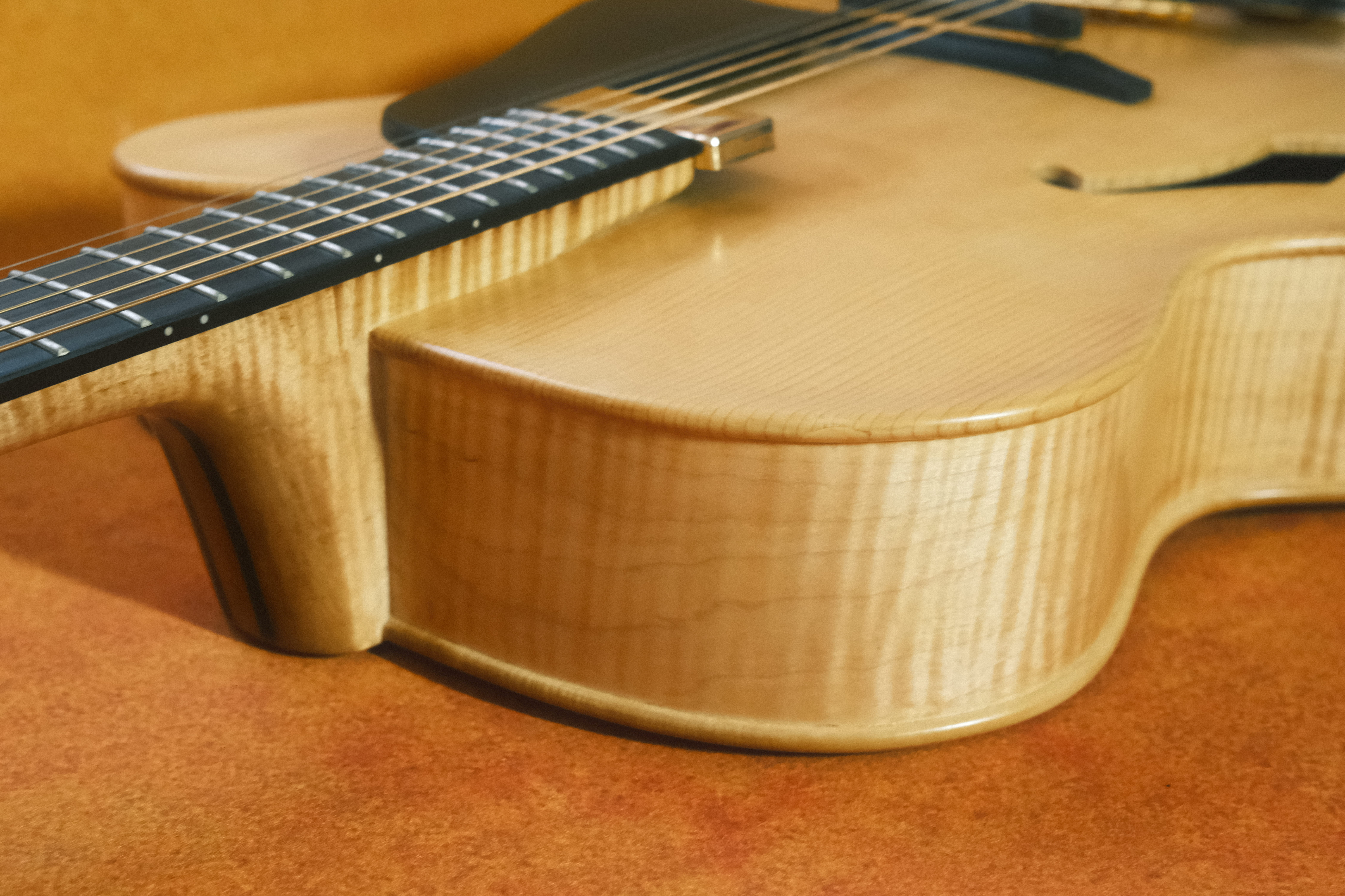 Yunzhi Archtop Guitar Detail