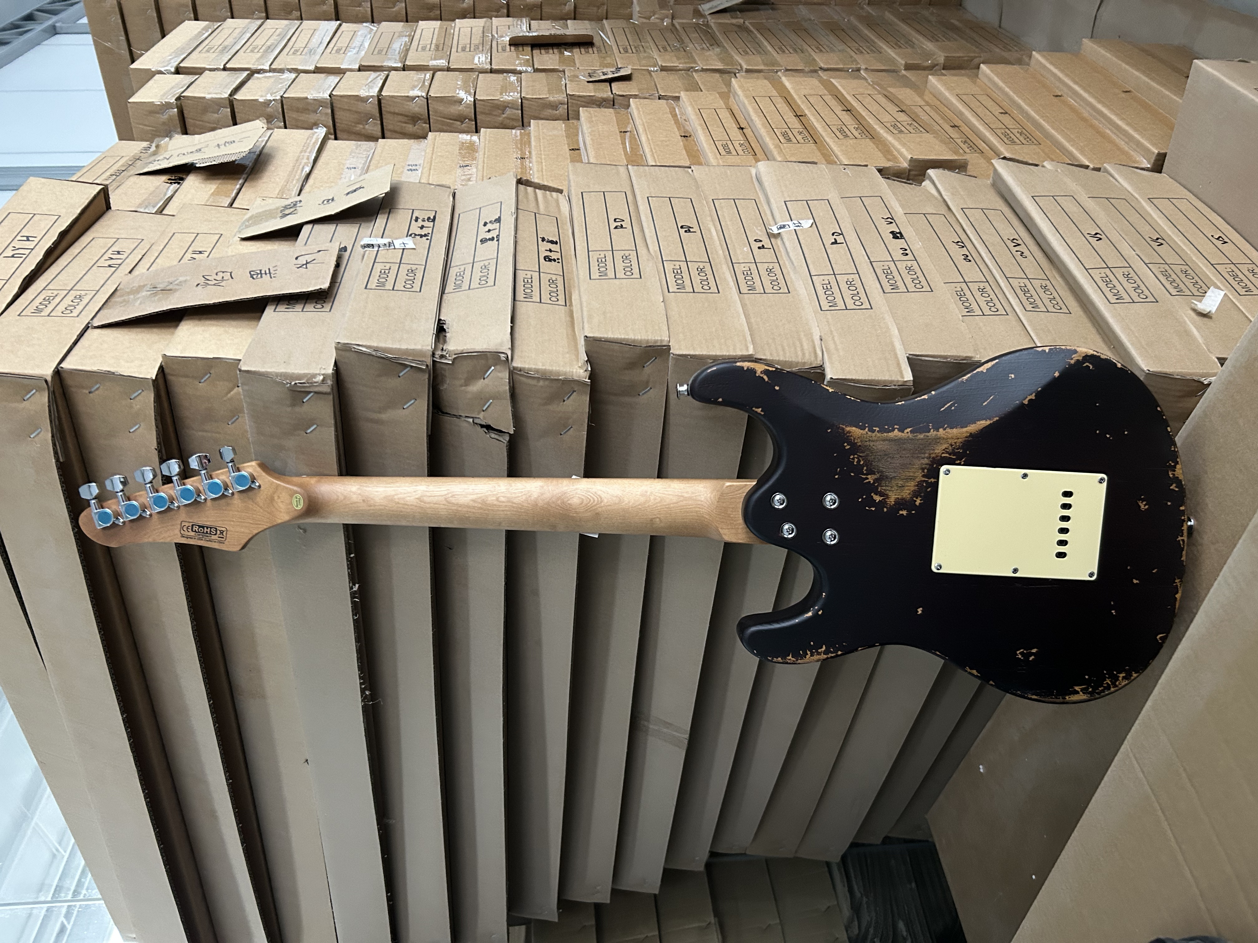 ST Model Electric Guitar Vintage Relic Electric Guitar Roasted Maple Neck for OEM Production