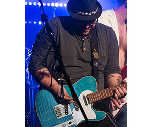Umar Arar with Aria Guitar