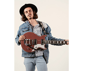 Sandro Jaklitsch with Aria Guitar